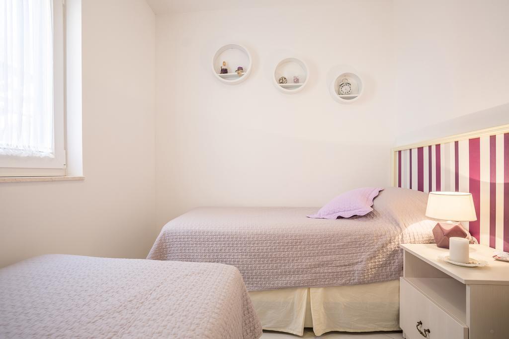 Apartments Oleandar Rogoznica  Phòng bức ảnh